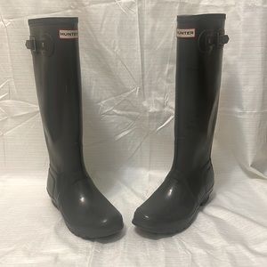 Hunter Tall Gray Woman’s Rain Boots in great used condition